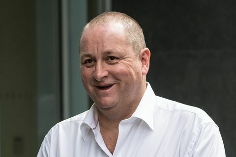 Szef Sports Direct Mike Ashley bierze udział w High Court w sprawie domniemanej umowy bankowej o wartości 15 milionów funtów