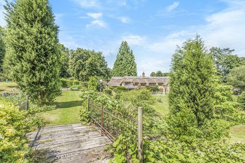 Piękny dom ze wspaniałymi ogrodami i stawem do wiosłowania jest na sprzedaż w East Hampshire