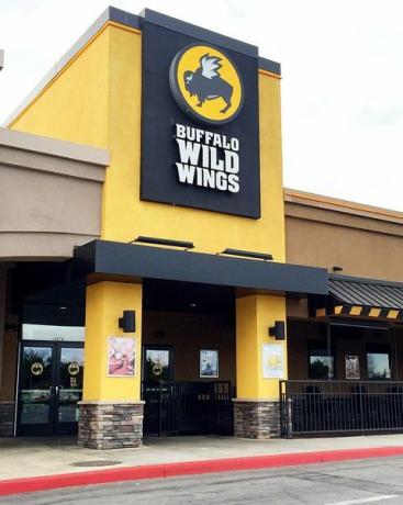 znak sprzedaży detalicznej restauracja Buffalo Wild Wings w LakeWood, Kalifornia