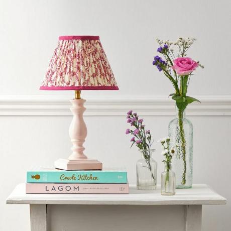Lampa stołowa Wilma w kolorze jasnoróżowym
