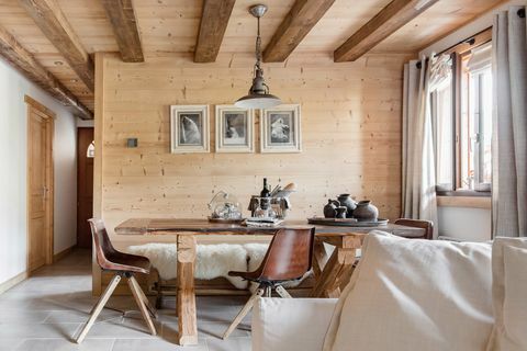 Comfy, Authentic Mountain Lodge Apartment, Portes du Soleil, Francja