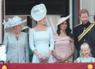 Meghan Markle dołącza do księcia Harry'ego, Kate Middleton, rodziny królewskiej w ramach pierwszego pokazu kolorowego balkonu