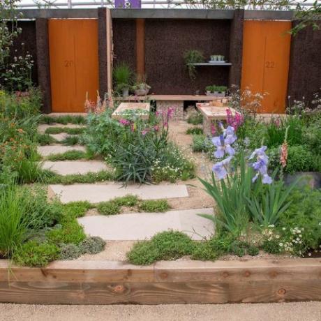 rhs chelsea flower show 2022 r. rewolucja w dziedzinie sztuki front garden zaprojektowana przez andy smith williams