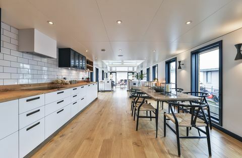 Inteligentna łódź mieszkalna na sprzedaż w Chelsea - nowoczesna kuchnia
