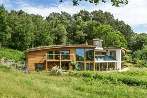 Coachmans Lodge - Surrey - przód - Savills