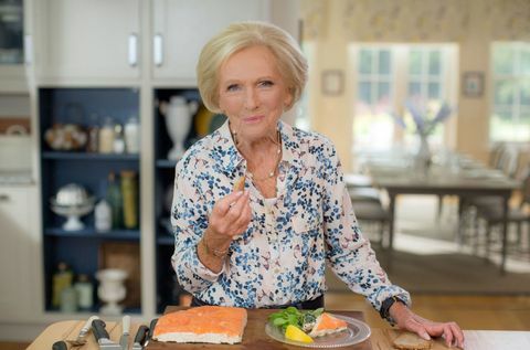 Mary Berry Everyday: Mary Berry robi wędzone łososie dwustronne i pasztet chrzanowy.