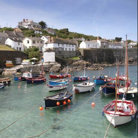 coverack cornwall england uk nadbrzeżna wioska rybacka na wschód od półwyspu jaszczurczego 9 mil na południe od falmouth