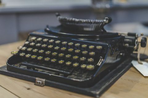Stara czarna maszyna do pisania