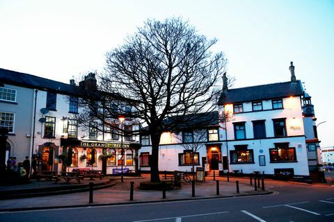 Puby Orange Tree & Market Tavern w Altrincham