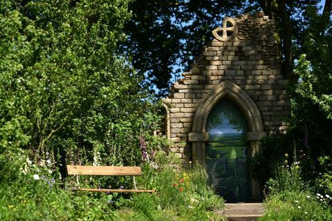 BRITAL-ENTERAINMENT-ART-CHELSEA FLOWER SHOW