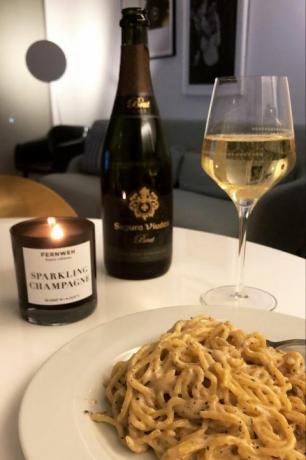 kolacja makaronowa z szampanem