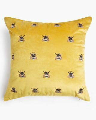 Aksamitna poduszka w pszczołę