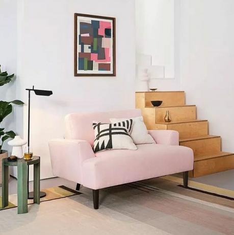 Sofa dwuosobowa Swyft model 05, różowa pościel