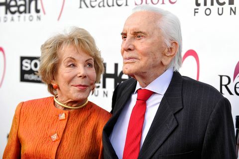 Kirk Douglas i Anne Buydens w 2012 roku.