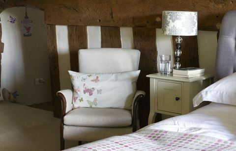 Tudor-House-Bedroom-Detail