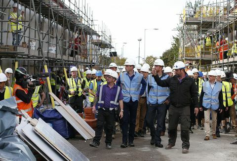 Duke of Cambridge i Prince Harry odwiedzają zespół BBC DIY SOS dla The Big Build: Veteran's Special