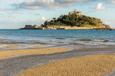 widok na górę st michaels w pobliżu marazion w kornwalii, wielka brytania