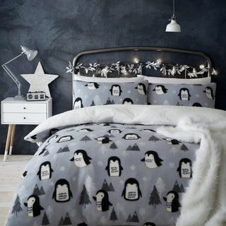 Przytulny zestaw świątecznych poszewek z polaru Penguin