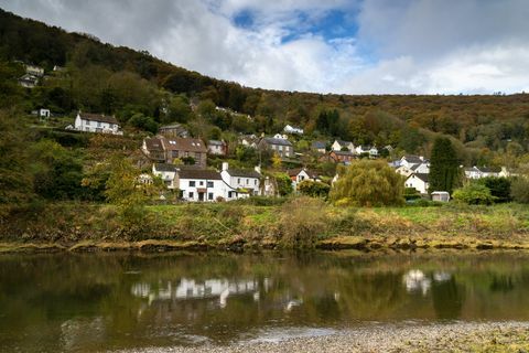 Nadrzeczna wioska Llandogo nad rzeką Wye w Wye Valley AONB w pobliżu Tintern w Walii
