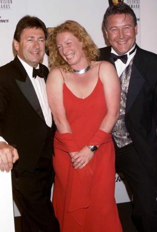 Charlie Dimmock, Alan Titchmarsh i Tommy Walsh z telewizyjnego programu telewizyjnego „Ground Force” przybyli na BAFTA Television Awards, 2000