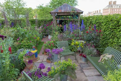 Ogród do cięcia kolorów ryżu Anneka. Zaprojektowany przez: Sarah Raven. RHS Chelsea Flower Show 2017. BBC Feel Good Garden