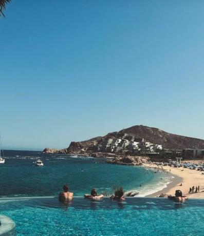 rodzina gainesów w basenie podczas meksykańskich wakacji w 2023 roku, udostępniona na instagramie joanny gaines
