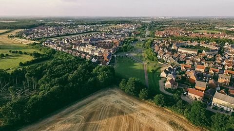 Pole rolnicze według miasta przeciw niebu, Milton Keynes