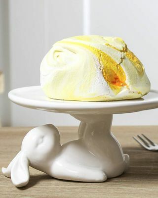 Ceramiczny stojak na babeczki królika