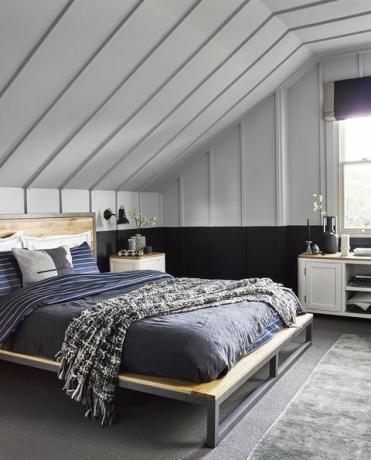 pomysły na konwersję loftu, metalowe łóżko typu king size brooklyn