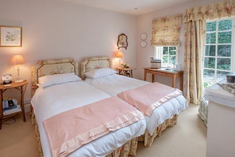 Rose Cottage, dom dzieciństwa aktora Różowej Pantery Davida Niven w wiosce Bembridge na wyspie Wight, jest na sprzedaż za 975 000 funtów.