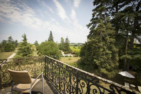 Midi Pireneje - Zamek - Francja - balkon - Knight Frank