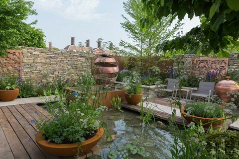 Gin Garden Silent Pool zaprojektowany przez Davida Neale'a - Space to Grow - Chelsea Flower Show 2018