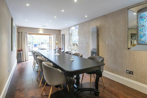 londyński dom rodzinny Lesley Clarke, współzałożycielki Nicky Clarke na całym świecie, wart 1195 milionów funtów, jest na sprzedaż