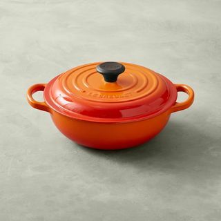 Francuski piekarnik z emaliowanym żeliwem Le Creuset