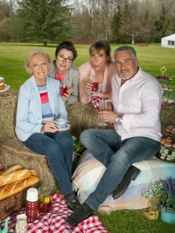 The Great British Bake Off (GBBO) series 7 na BBC One - Mary Berry, Sue Perkins, Mel Giedroyc, Paul Hollywood