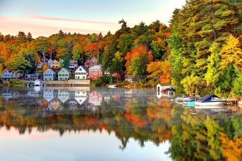 jesień nad jeziorem winnipesaukee w new hampshire