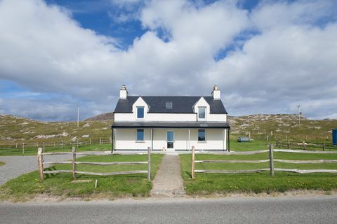 domek jest na sprzedaż na odległej szkockiej wyspie isle of harris