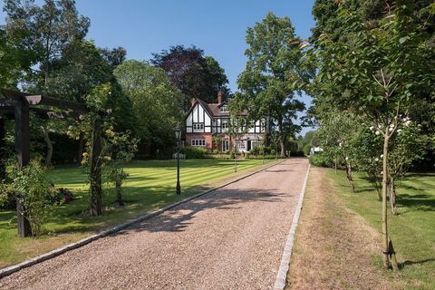 Toad Hall - Riversdale - Bourne End - samochodem - Savills