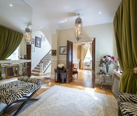 londyński dom rodzinny Lesley Clarke, współzałożycielki Nicky Clarke na całym świecie, wart 1195 milionów funtów, jest na sprzedaż