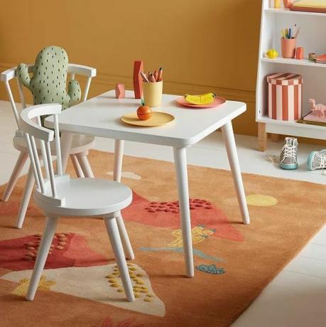 Zestaw stolików i krzeseł dla dzieci